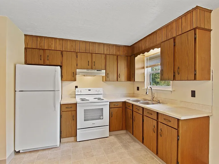 142 N Pleasant Ave — Photo 7