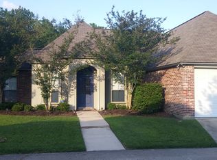 8625 E Cypress Point Ct, Baton Rouge, LA 70809