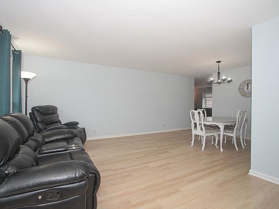 3rd image of 95 Wedgewood Dr