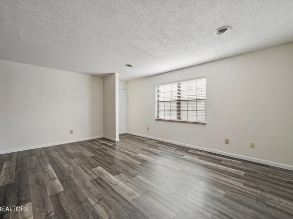 810 Highland Dr APT 501, Knoxville, TN 37912
