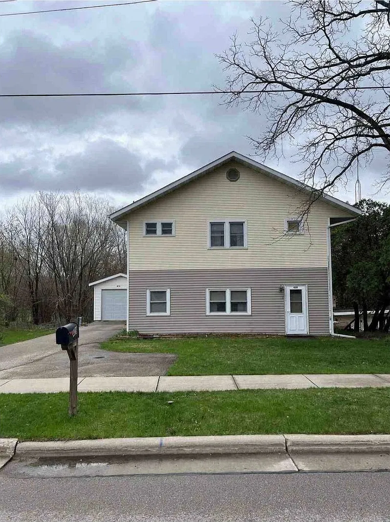 5 Bedroom / 2.5 Bathroom For Rent — Photo 1