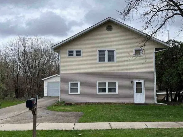 428 Commonwealth Dr, Fort Atkinson, WI 53538