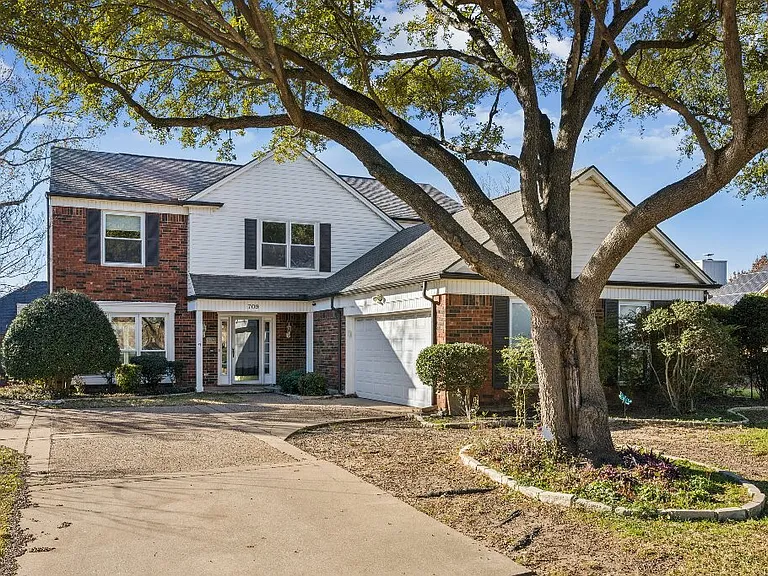 709 Bridget Way — Photo 1