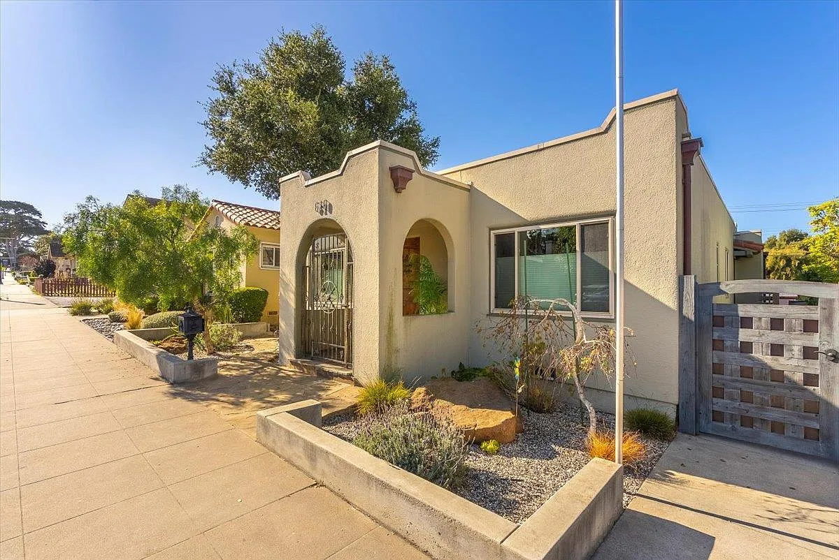 610 Forest Ave photo 1