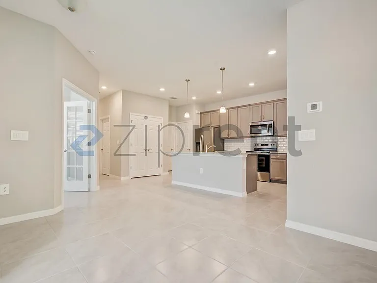 1126 S Town And River Dr — Photo 18