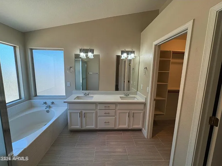 1470 W Armstrong Way — Photo 20