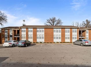 1943 Greenpoint Dr APT 302, Saint Louis, MO 63122