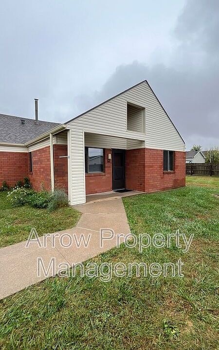1st image of 11141 N 137th St Unit 61