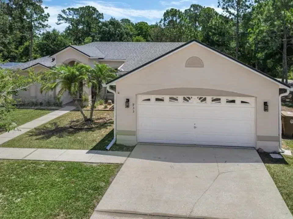 933 Van Loon Ct