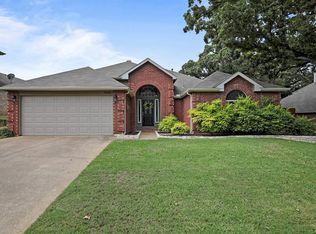 7905 Whispering Woods Ln, North Richland Hills, TX 76182