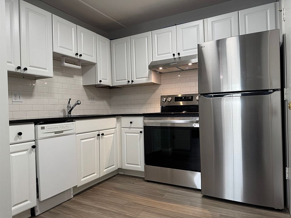 1st image of 135 Creek St APT 2