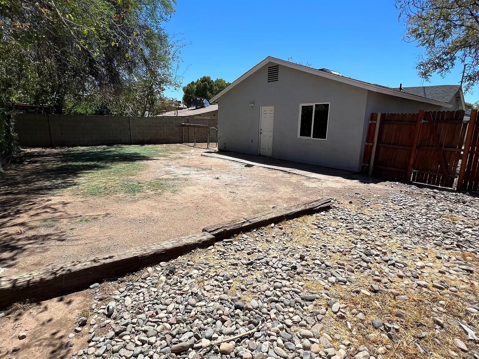 2 bed, 1150 sqft, $1,600 — Photo 4