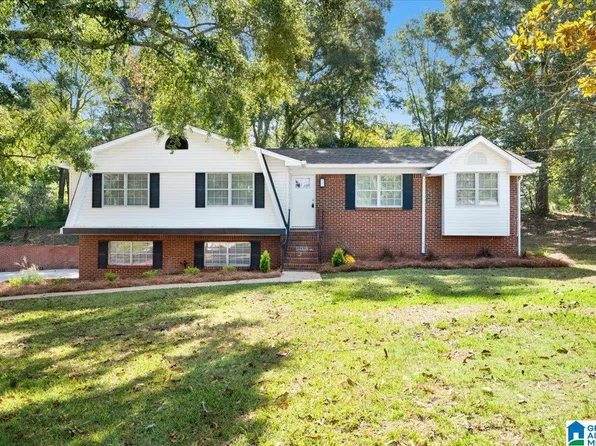 209 Oak Dr W, Trussville, AL 35173
