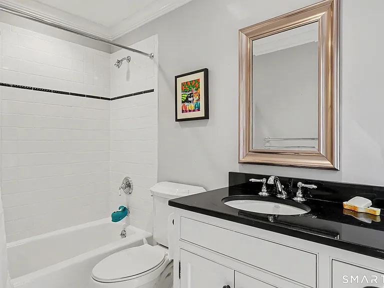 51 Squires Ln — Photo 23