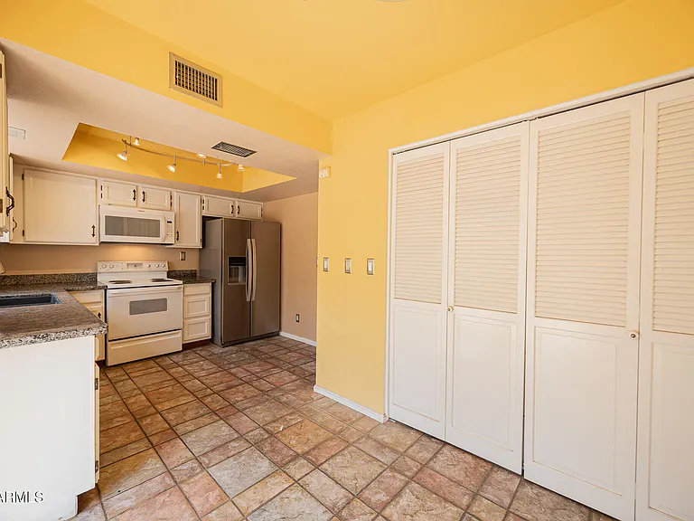 1650 N Ventura Ln — Photo 10