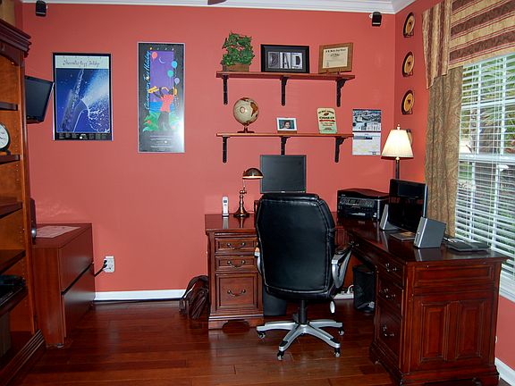 5th image of 716 Corrigan Dr