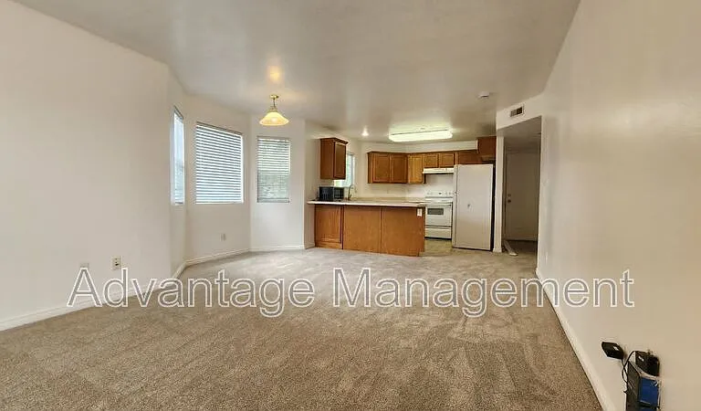 105 W Daybreak Ln — Photo 5