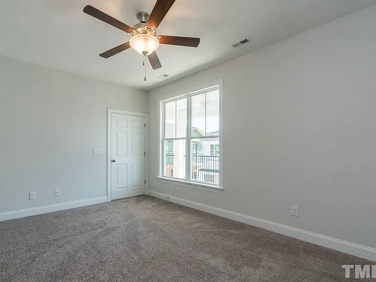 517 Gathering Park Cir — Photo 38