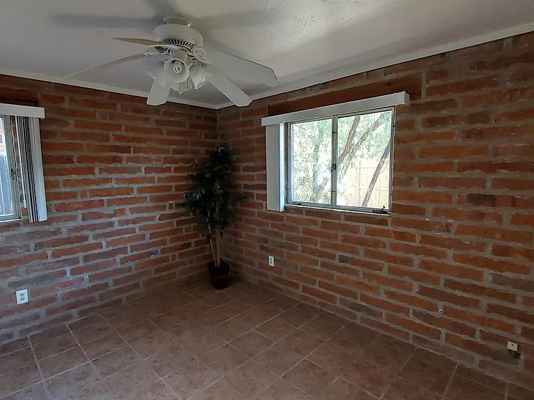 E Blacklidge Dr — Photo 26