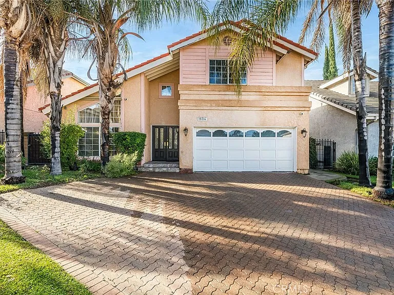 19314 Yolie Ln — Photo 1