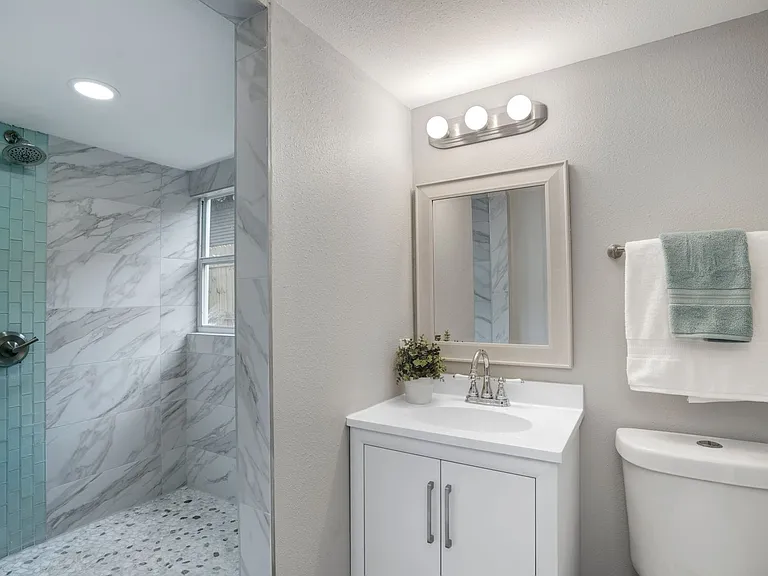 4705 Hollingsworth Ave — Photo 10
