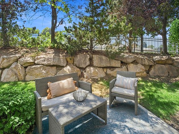 4th image of 1462 E Tuscan Oak Way