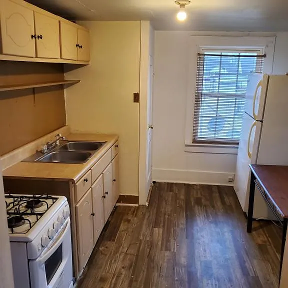 106 E Green St — Photo 2
