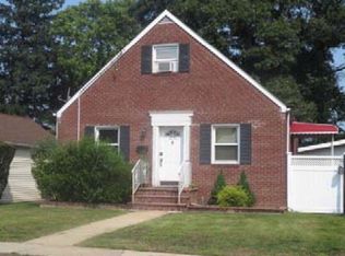 1201 Birch St, Uniondale, NY 11553