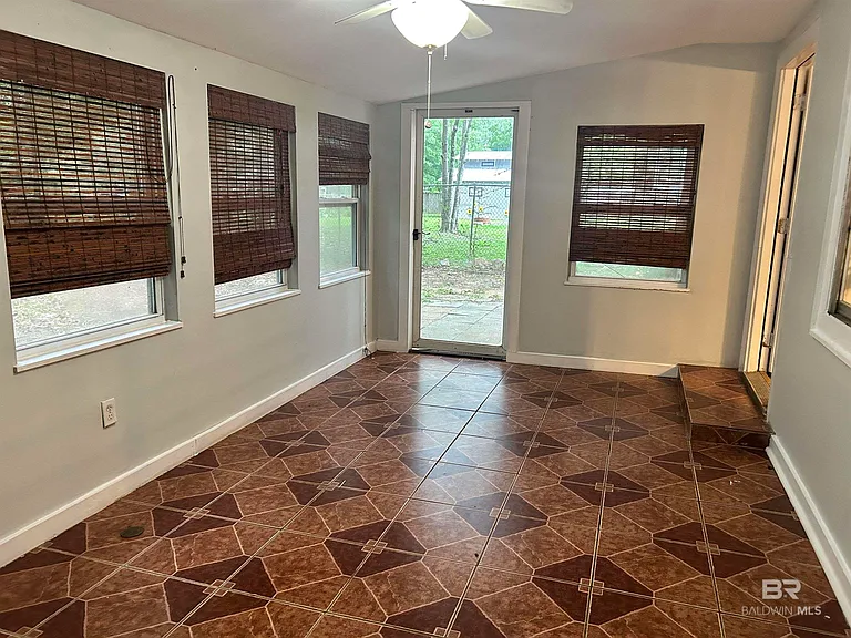 1906 Elaine Ave — Photo 19