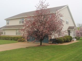 1610 Saratoga Rd, Waukesha, WI 53186