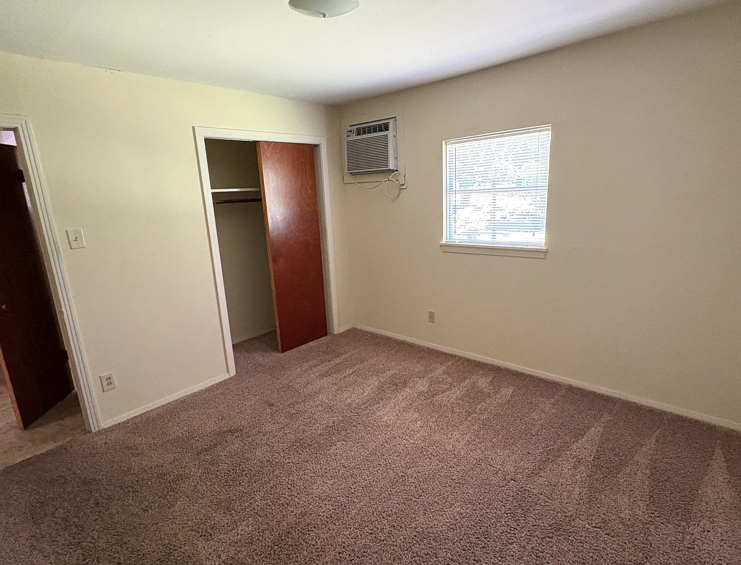 1 bed, 400 sqft, $700 — Photo 3