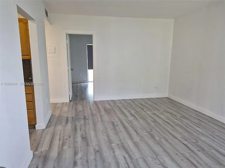 344 Meridian Ave #4B — Photo 6