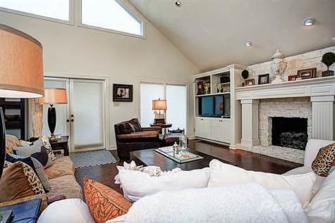 Great Room w/fireplace