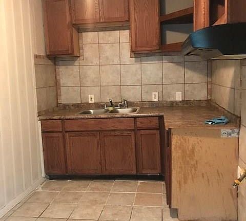 2nd image of 301 Arnold Ct