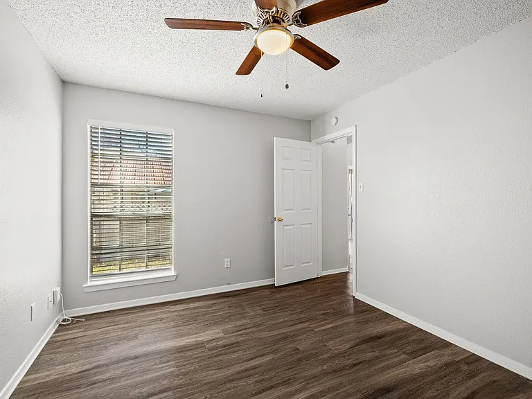 CV-AUS12130 Thompkins — Photo 17