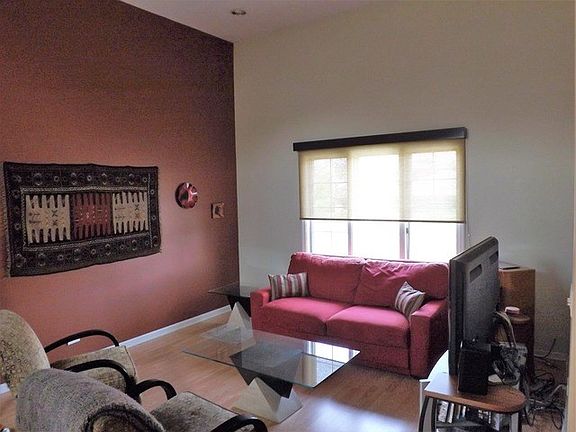 3rd image of 4244 W Touhy Ave