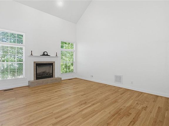 5th image of 203 Southern Woods Dr