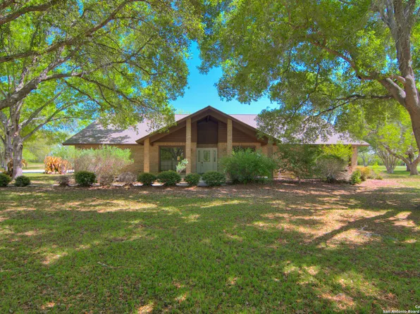 225 WINGATE CT, Seguin, TX 78155