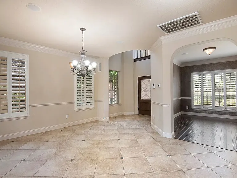 5845 Tuleys Creek Dr — Photo 2