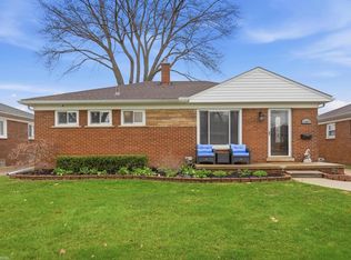 22007 Trombly St, Saint Clair Shores, MI 48080