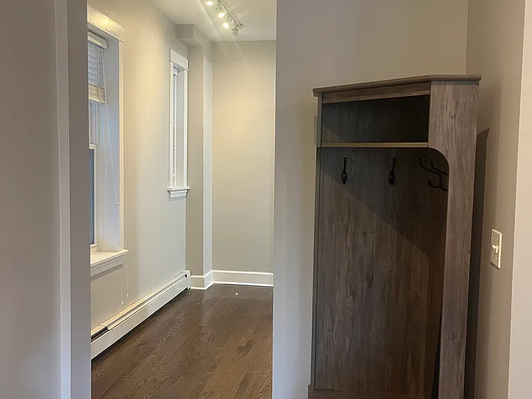 3729 N Bosworth Ave #1 — Photo 5