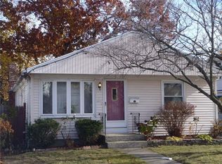 17 Hubbard St, Cranston, RI 02920