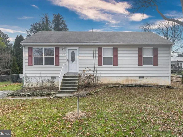 211 Madison St, Delaware City, DE 19706