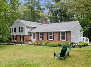 16 Hampshire Dr, North Hampton, NH 03862