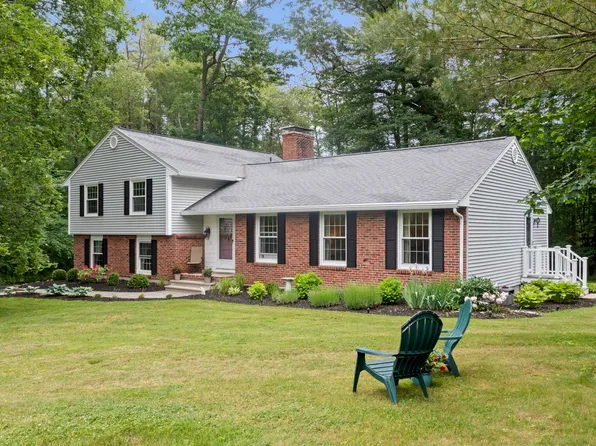 16 Hampshire Drive, North Hampton, NH 03862