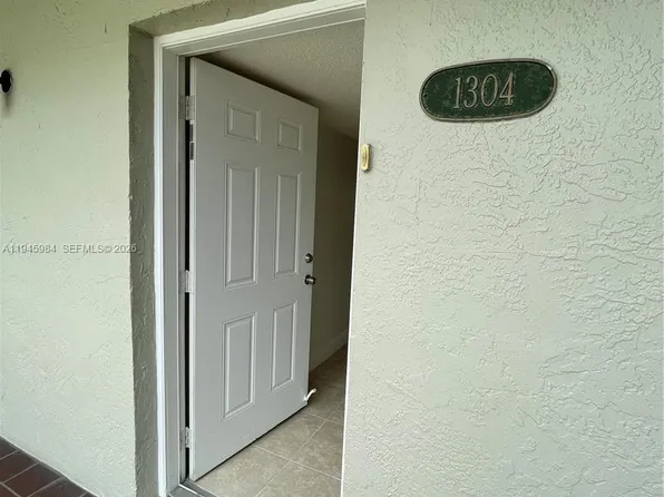 10090 NW 80th Ct APT 1304, Hialeah Gardens, FL 33016
