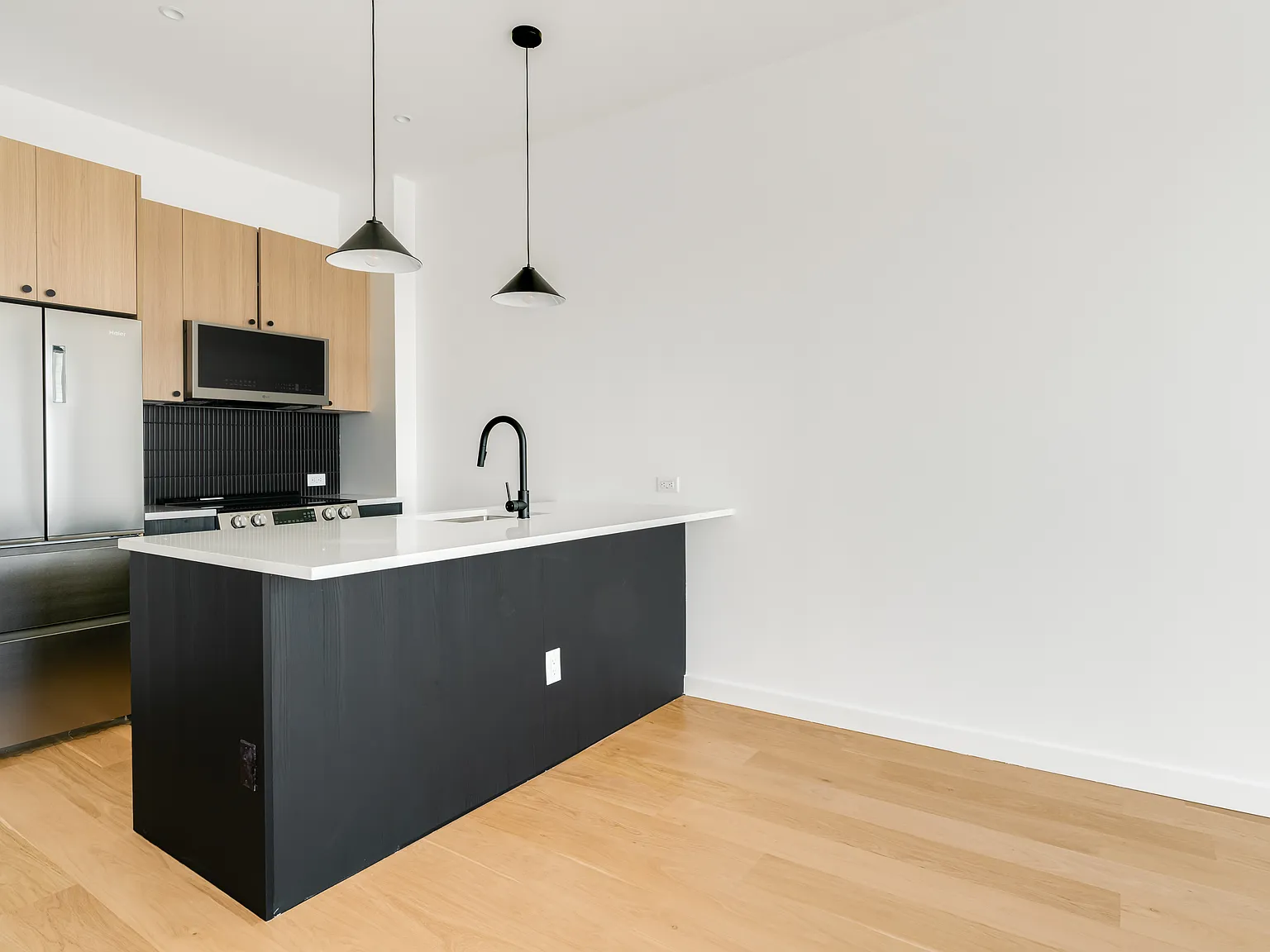 11-14 35th Avenue — Photo 3