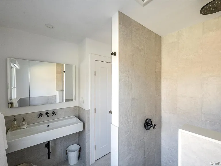580 Gin Ln — Photo 17