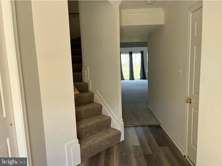 841 Monet Dr — Photo 2