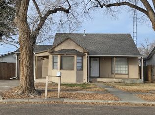 918 Peach Ave, Dalhart, TX 79022